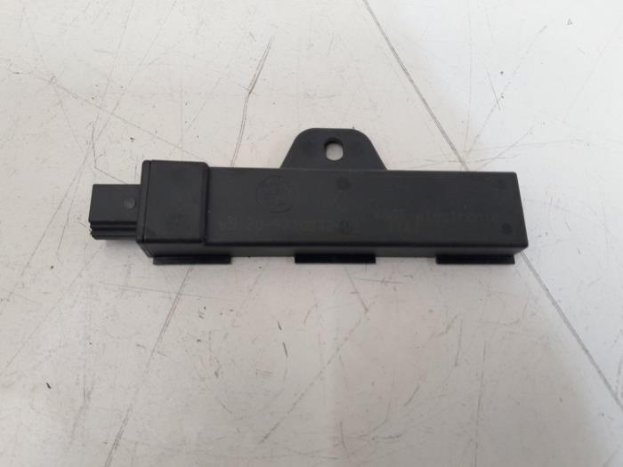 Używane Keyless Entry-Antena BMW X5 (F15) xDrive 40d 3.0 24V Cena € 8,49 Procedura marży oferowane przez GEJO Revisie & Onderdelen BV
