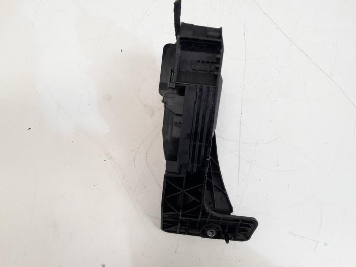 Accelerator pedal from a BMW X5 (F15) xDrive 40d 3.0 24V 2014
