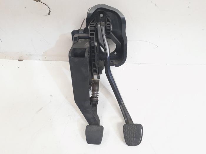 Gebrauchte Pedale Set Mercedes C Estate (S205) C-180 BlueTEC, C-180 d 1.6 16V Preis € 60,00 Margenregelung angeboten von GEJO Revisie & Onderdelen BV