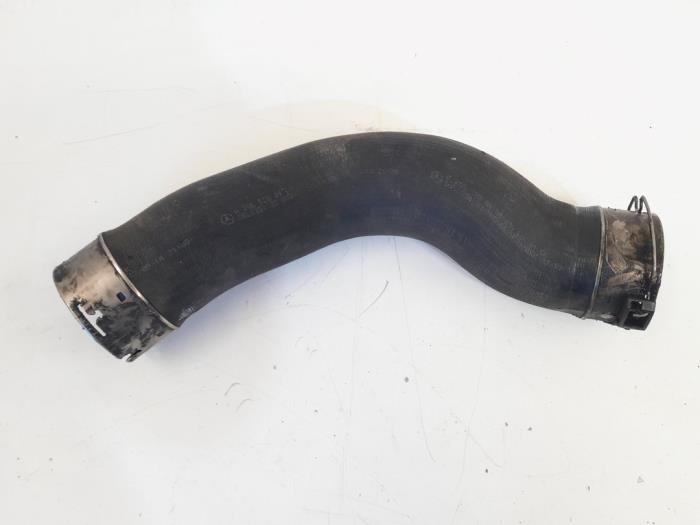 Gebrauchte Intercooler Schlauch Mercedes C Estate (S205) C-180 BlueTEC, C-180 d 1.6 16V Preis € 22,00 Margenregelung angeboten von GEJO Revisie & Onderdelen BV