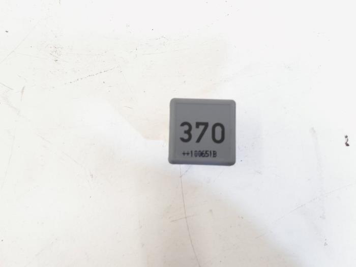 Relay Audi A4 2.0 TDI 16V 8D0951253