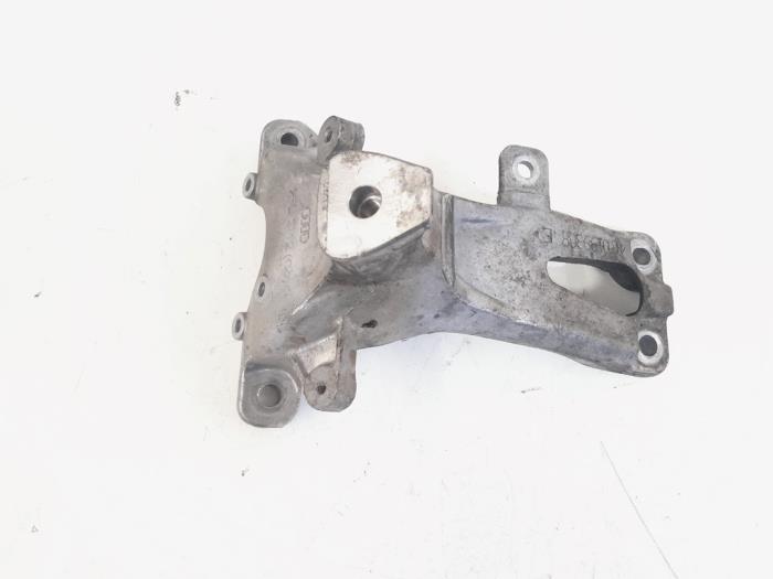 Usagé Support moteur Audi A6 Avant (C7) 3.0 TDI V6 24V Quattro Prix € 9,00 Règlement à la marge proposé par GEJO Revisie & Onderdelen BV