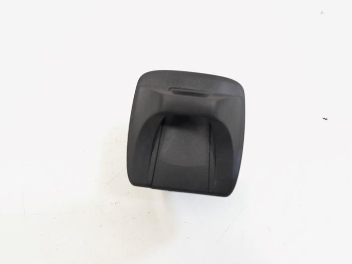 Begagnade Isofix-stöd BMW 3 serie (E90) 318d 16V Pris € 15,00 Marginaltabell erbjuds av GEJO Revisie & Onderdelen BV