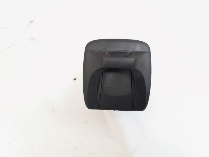 Begagnade Isofix-stöd BMW 3 serie (E90) 318d 16V Pris € 15,00 Marginaltabell erbjuds av GEJO Revisie & Onderdelen BV