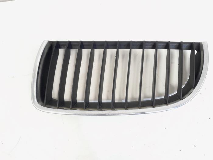 Używane Grill BMW 3 serie (E90) 318d 16V Cena € 9,99 Procedura marży oferowane przez GEJO Revisie & Onderdelen BV
