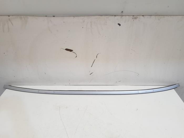 Roof strip, right from a BMW 3 serie (E90) 318d 16V 2009