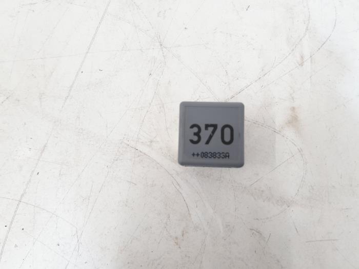 Relay Audi A4 Avant 2.0 TDI 16V 8D0951253