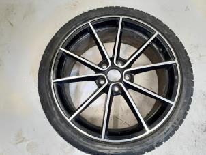 Usados Llanta y neumático de invierno Volkswagen Golf VII (AUA) 1.6 TDI 16V Precio € 200,00 Norma de margen ofrecido por GEJO Revisie & Onderdelen BV