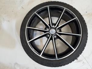 Usagé Jante + pneu d'hiver Volkswagen Golf VII (AUA) 1.6 TDI 16V Prix € 200,00 Règlement à la marge proposé par GEJO Revisie & Onderdelen BV