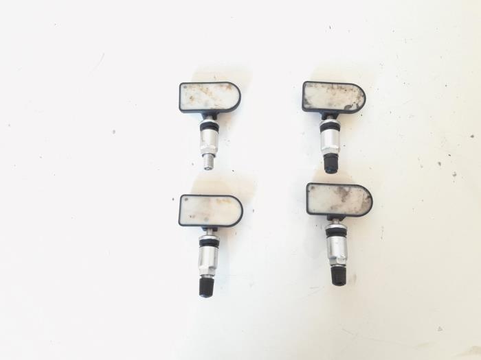 Begagnade Däcktryckssensor BMW 3 serie Touring (E91) 318d 16V Pris € 75,00 Marginaltabell erbjuds av GEJO Revisie & Onderdelen BV