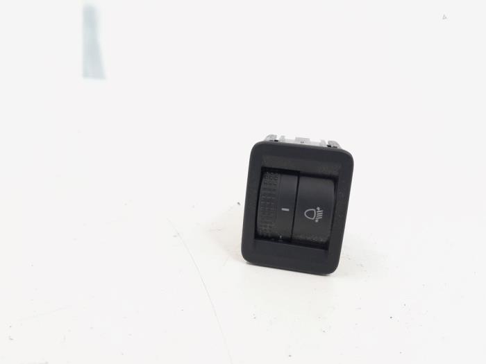 Height control switch from a Volkswagen Golf VII (AUA) 1.4 TSI 16V 2015