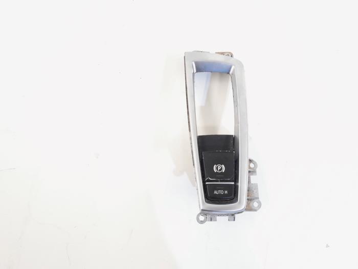Gebrauchte Handbremse Schalter BMW 5 serie (F10) 525d 24V Preis € 9,00 Margenregelung angeboten von GEJO Revisie & Onderdelen BV