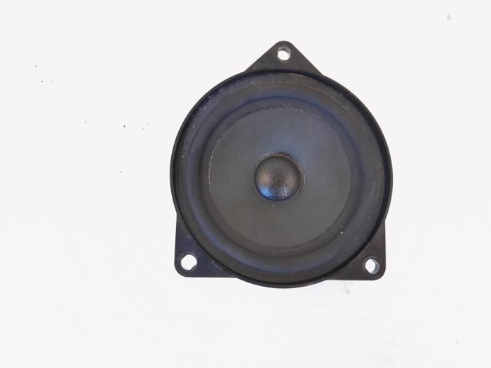 Używane Glosnik BMW 5 serie (F10) 525d 24V Cena € 20,00 Procedura marży oferowane przez GEJO Revisie & Onderdelen BV