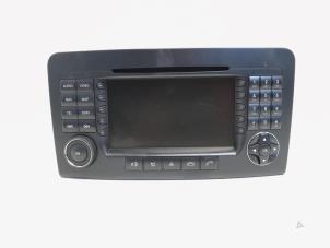 Usagé Radio Mercedes ML II (164/4JG) 3.0 ML-280 CDI 4-Matic V6 24V Prix € 393,00 Règlement à la marge proposé par GEJO Revisie & Onderdelen BV