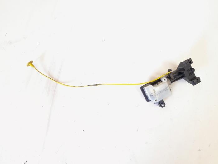 Fuel tank cap lock