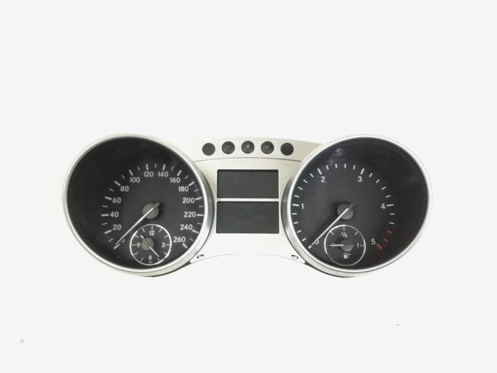 Cuentakilómetros de un Mercedes-Benz ML II (164/4JG) 3.0 ML-280 CDI 4-Matic V6 24V 2008