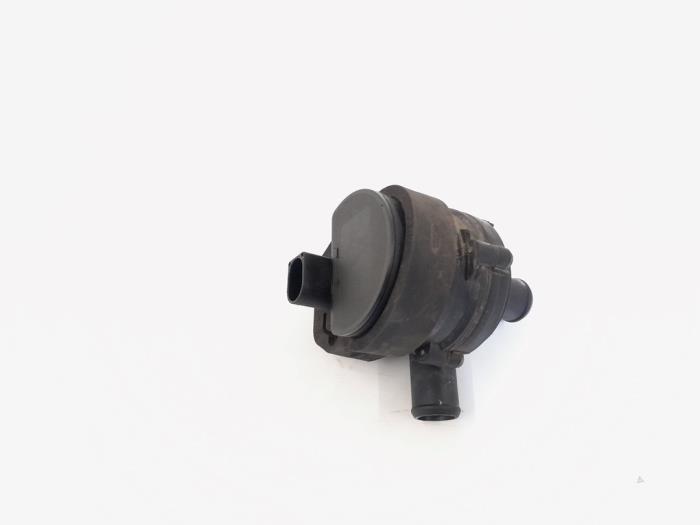Begagnade Extra vattenpump Mercedes ML II (164/4JG) 3.0 ML-280 CDI 4-Matic V6 24V Pris € 6,50 Marginaltabell erbjuds av GEJO Revisie & Onderdelen BV