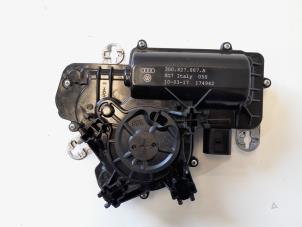 Used Motor for power tailgate closer Volkswagen Passat Variant (3G5) 2.0 TDI 16V 150 Price € 64,00 Margin scheme offered by GEJO Revisie & Onderdelen BV