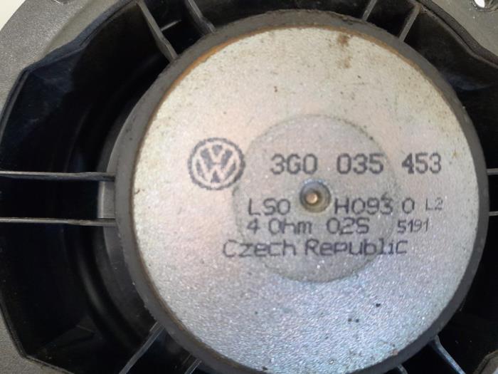 Lautsprecher van een Volkswagen Passat Variant (3G5) 2.0 TDI 16V 150 2017