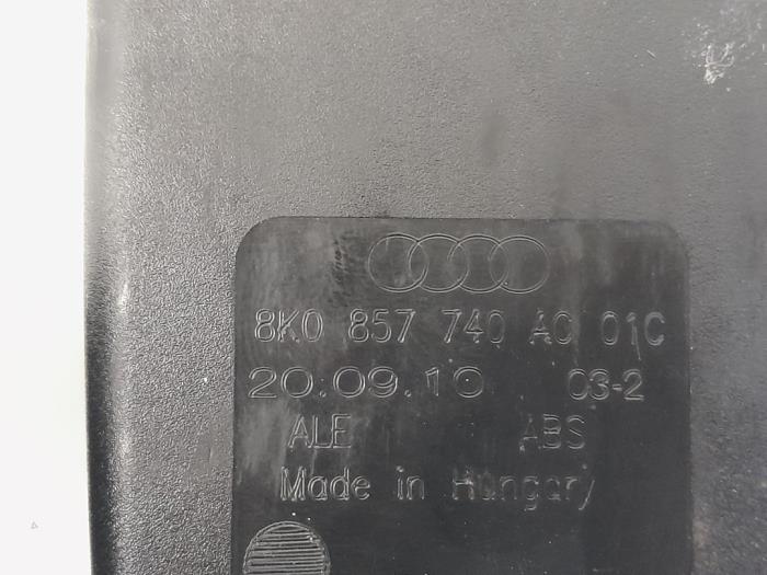 Attache ceinture arrière droite d'un Audi A4 (B8) 2.0 TDI 16V 2010