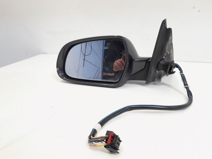Wing mirror, left from a Audi A4 (B8) 2.0 TDI 16V 2010
