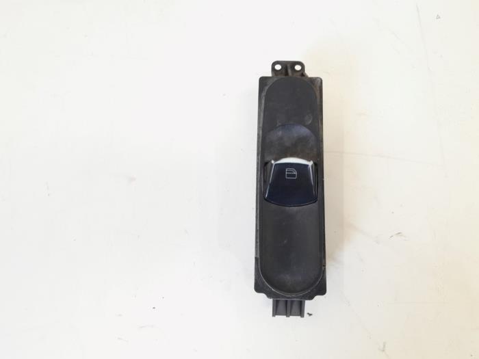Usados Interruptor de ventanilla eléctrica Mercedes Sprinter 3,5t (906.73) 311 CDI 16V Precio € 7,95 Norma de margen ofrecido por GEJO Revisie & Onderdelen BV