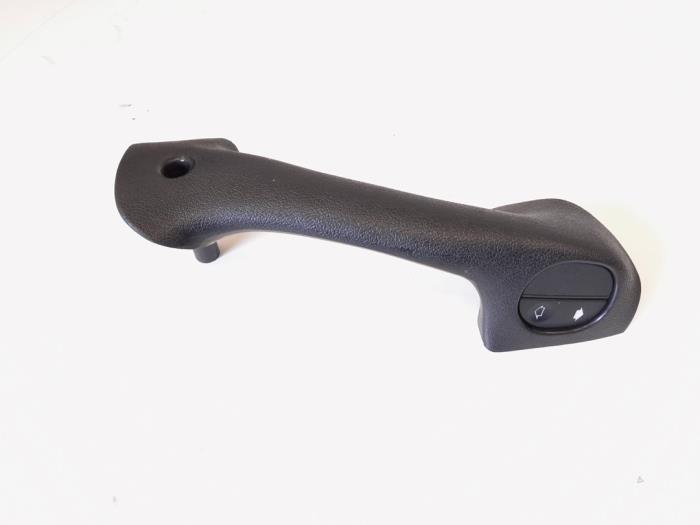 Usados Interruptor de ventanilla eléctrica Ford StreetKa 1.6i Precio € 10,00 Norma de margen ofrecido por GEJO Revisie & Onderdelen BV