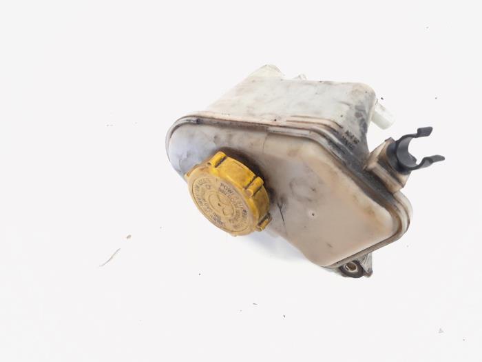 Begagnade Styrservotank Ford StreetKa 1.6i Pris € 15,95 Marginaltabell erbjuds av GEJO Revisie & Onderdelen BV