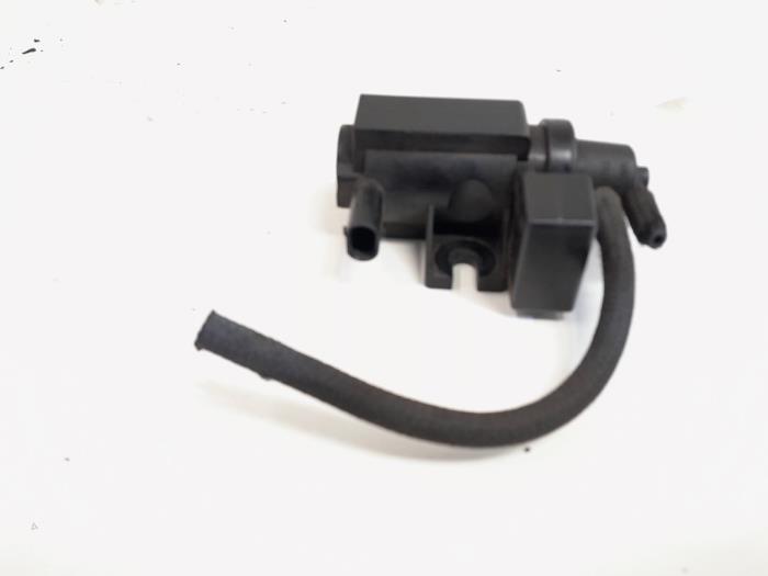 Vacuum valve from a BMW 3 serie Touring (E91) 318d 16V 2007