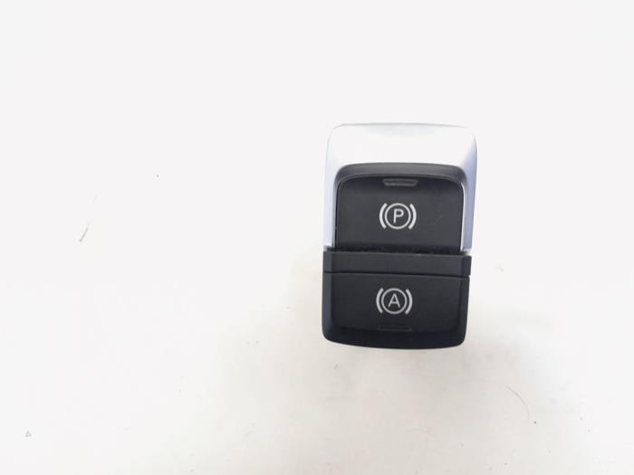 Używane Przelacznik hamulca postojowego Audi Q3 (8UB/8UG) 2.0 TDI 16V 140 Quattro Cena € 13,95 Procedura marży oferowane przez GEJO Revisie & Onderdelen BV