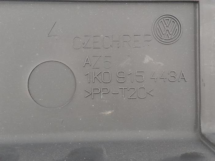 Battery cover from a Volkswagen Golf V (1K1) 2.0 GTI 16V 2006