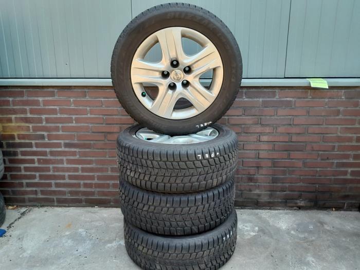 Set of wheels + winter tyres from a Opel Insignia 1.4 Turbo 16V Ecotec