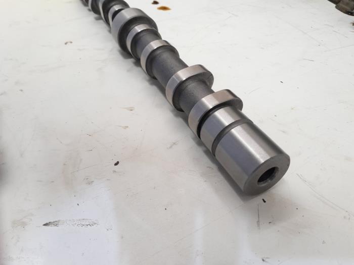 Camshaft from a Volkswagen Scirocco (137/13AD) 1.4 TSI 160 16V 2010