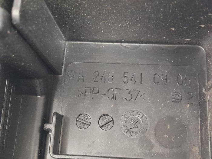 Batterieabdeckung van een Mercedes-Benz B (W246,242) 2.0 B-200 NGD 16V 2014