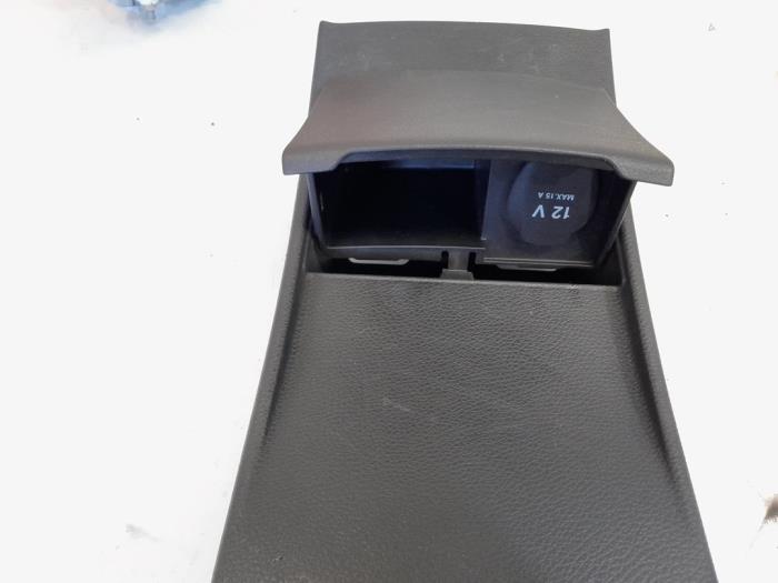 Rear ashtray from a Mercedes-Benz B (W246,242) 2.0 B-200 NGD 16V 2014