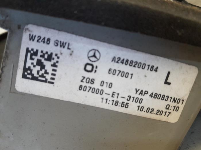 Rücklicht links van een Mercedes-Benz B (W246,242) 2.0 B-200 NGD 16V 2014