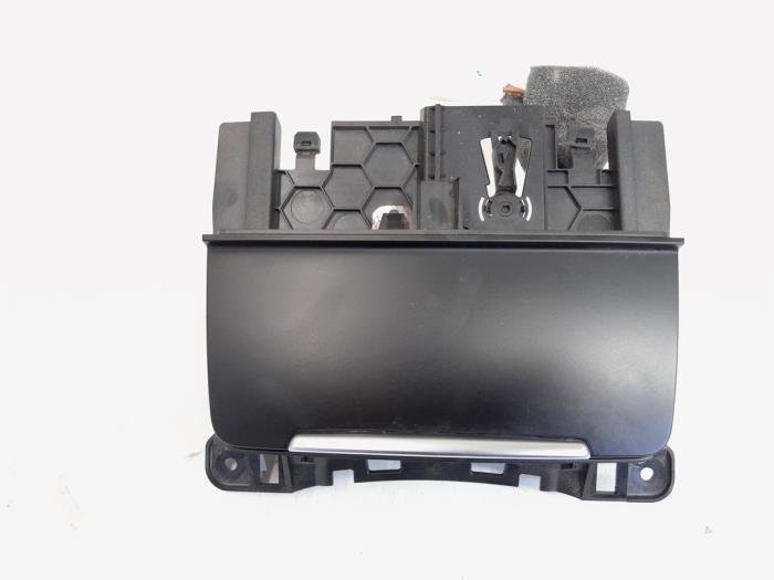 Begagnade Askkopp, fram Audi A4 Avant (B8) 2.0 TDI 16V Pris € 4,00 Marginaltabell erbjuds av GEJO Revisie & Onderdelen BV