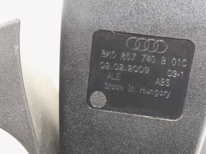 Attache ceinture arrière droite d'un Audi A4 Avant (B8) 2.0 TDI 16V 2009