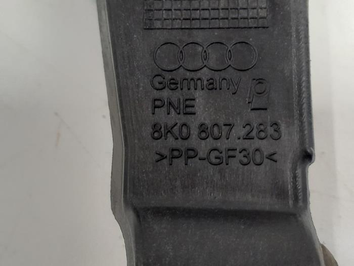 Front bumper bracket, left from a Audi A4 Avant (B8) 2.0 TDI 16V 2009