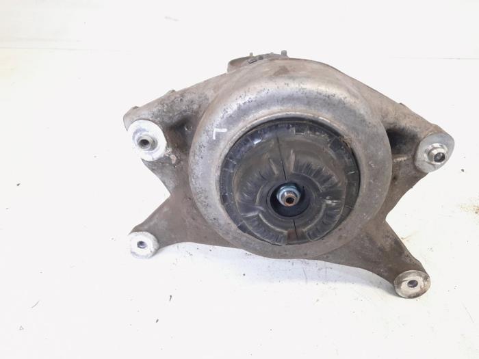 Fronts shock absorber, left from a Audi A4 Avant (B8) 2.0 TDI 16V 2009