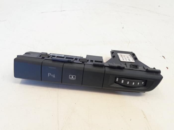 Usados Interruptor PDC Audi A8 (D4) 4.2 TDI V8 32V Quattro Precio € 22,50 Norma de margen ofrecido por GEJO Revisie & Onderdelen BV