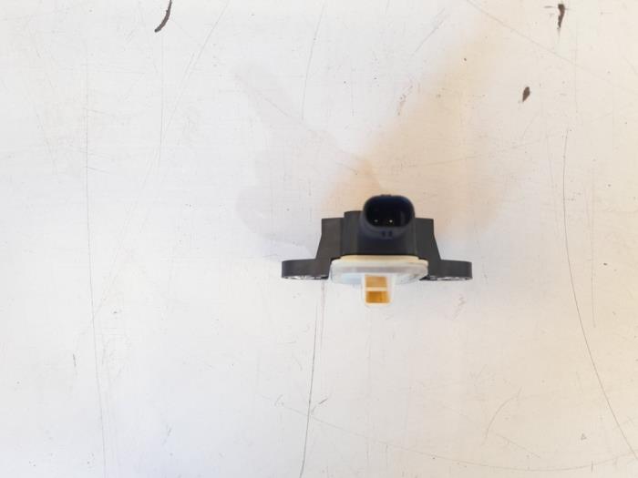 Sensor de airbag de un Audi A8 (D4) 4.2 TDI V8 32V Quattro 2011