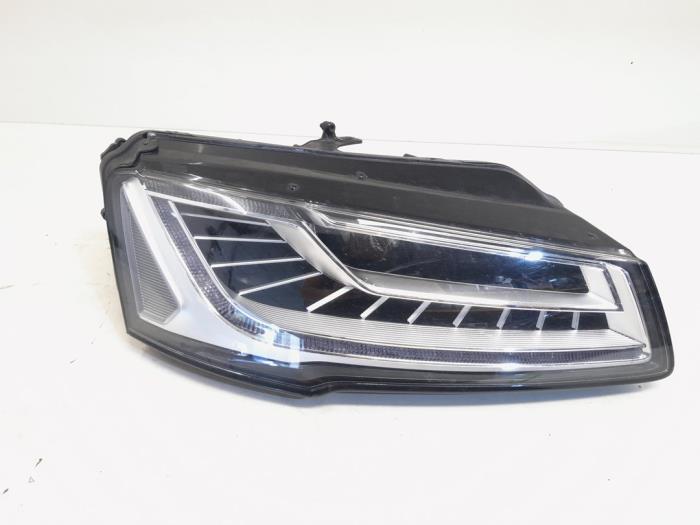 Używane Reflektor prawy Audi A8 (D4) 4.2 TDI V8 32V Quattro Cena € 990,00 Procedura marży oferowane przez GEJO Revisie & Onderdelen BV