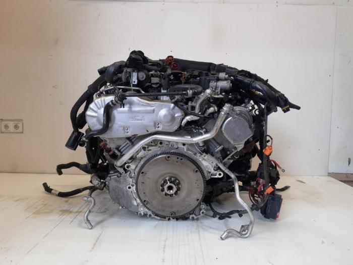Motor from a Audi A8 (D4) 4.2 TDI V8 32V Quattro 2011