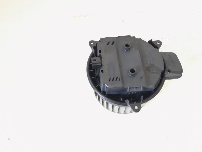 Heating and ventilation fan motor from a Audi A8 (D4) 4.2 TDI V8 32V Quattro 2011