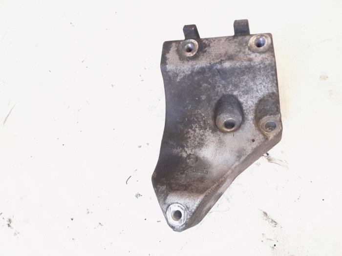 Usagé Support dynamo bas Ford Ranger 2.2 TDCi 16V 150 4x4 Prix € 55,00 Règlement à la marge proposé par GEJO Revisie & Onderdelen BV