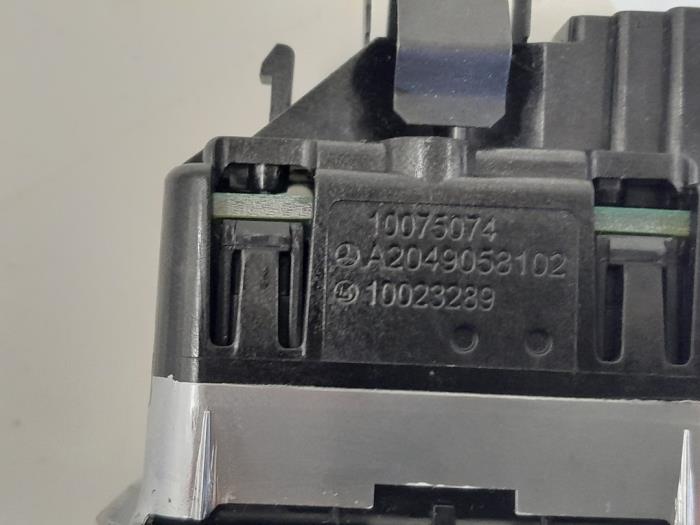 Electric window switch from a Mercedes-Benz CLA (117.3) 1.5 CLA-180 CDI, 180 d 16V 2015