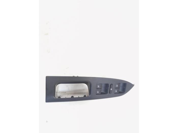 Usados Interruptor combinado de ventanillas Volkswagen Touran (1T3) 1.4 16V TSI 140 Precio € 24,95 Norma de margen ofrecido por GEJO Revisie & Onderdelen BV