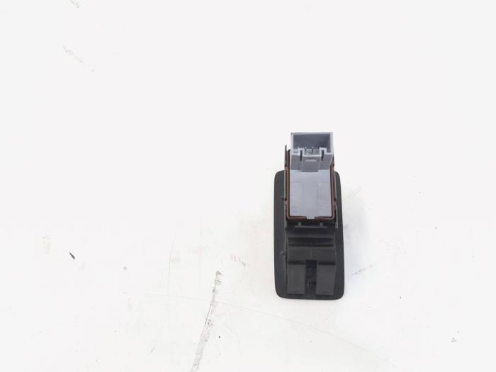 Tank cap cover switch from a Volkswagen Touran (1T3) 1.4 16V TSI 140 2014