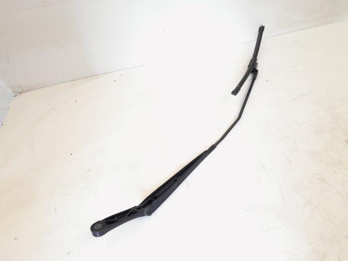 Front wiper arm from a Volkswagen Touran (1T3) 1.4 16V TSI 140 2014